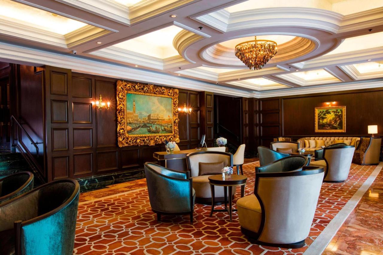 Готель The Ritz-Carlton, Куала-Лумпур Екстер'єр фото The lobby of the hotel