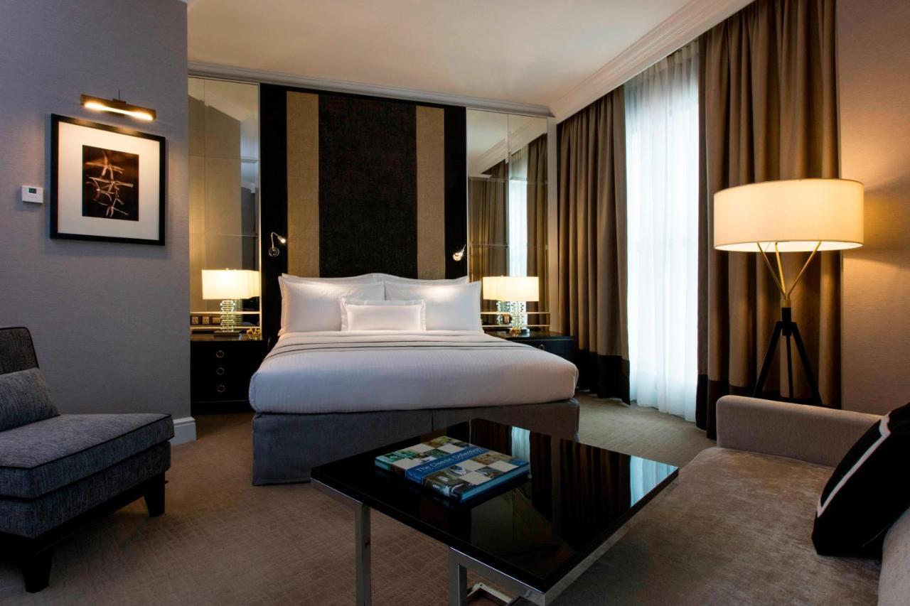 Готель The Ritz-Carlton, Куала-Лумпур Екстер'єр фото A room at the Mandarin Oriental, Paris