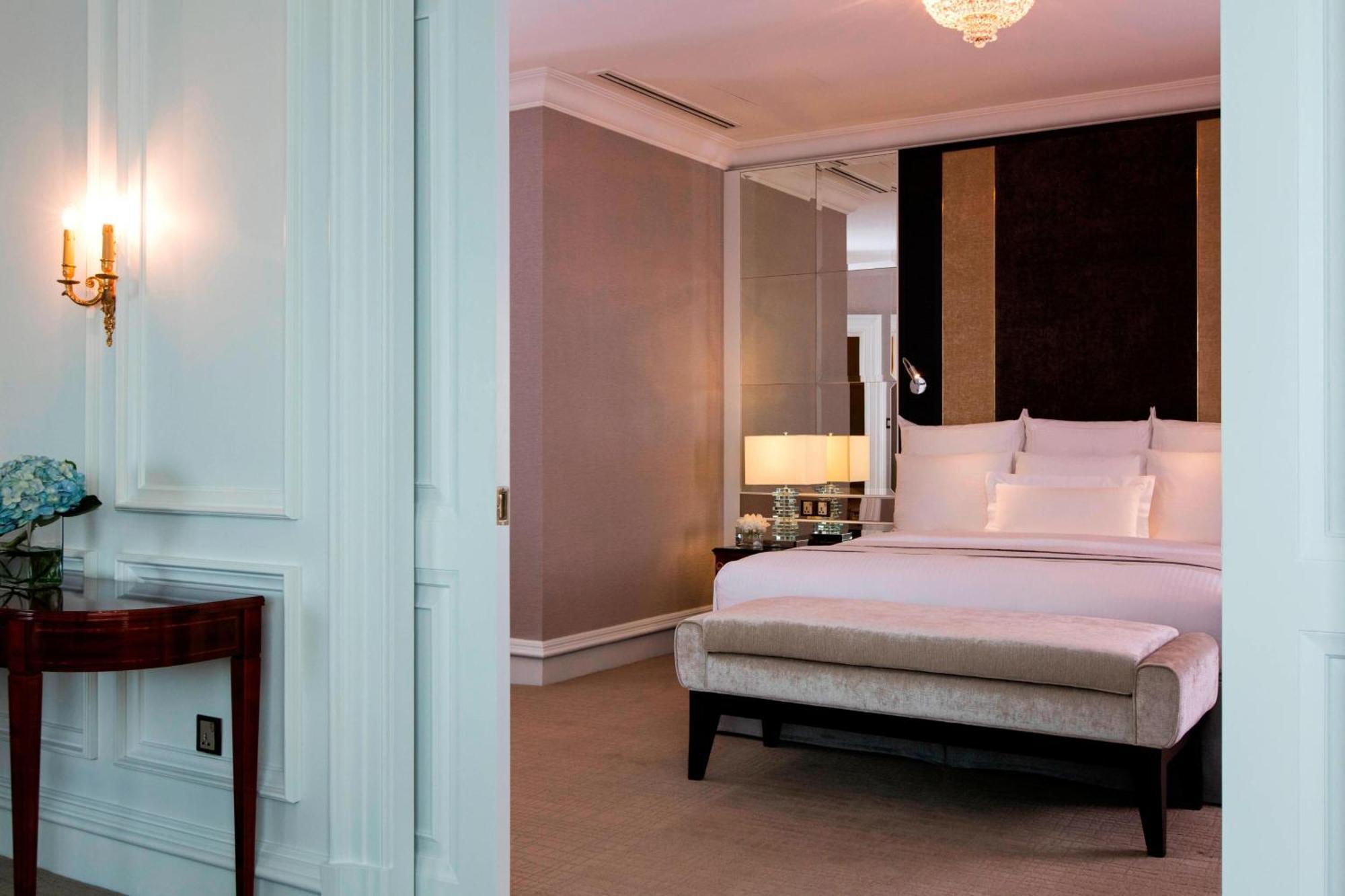 Готель The Ritz-Carlton, Куала-Лумпур Екстер'єр фото A bedroom at the Mandarin Oriental, Bangkok