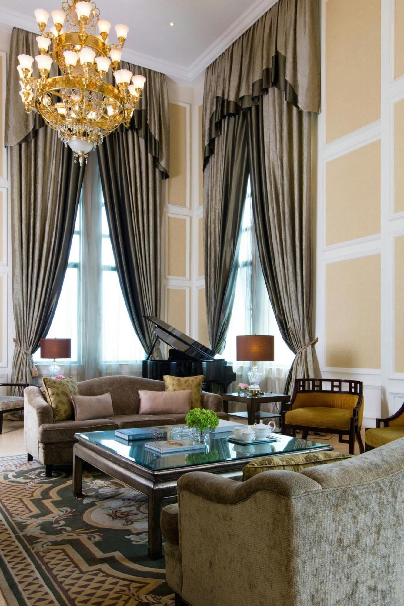 Готель The Ritz-Carlton, Куала-Лумпур Екстер'єр фото The living room of a suite at The Peninsula