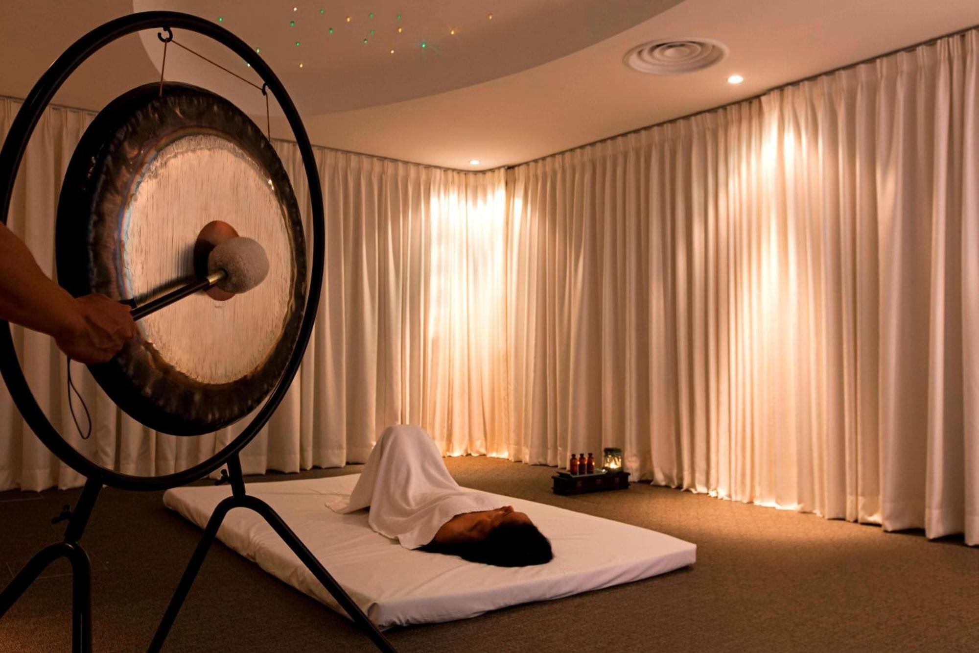Готель The Ritz-Carlton, Куала-Лумпур Екстер'єр фото Gong therapy