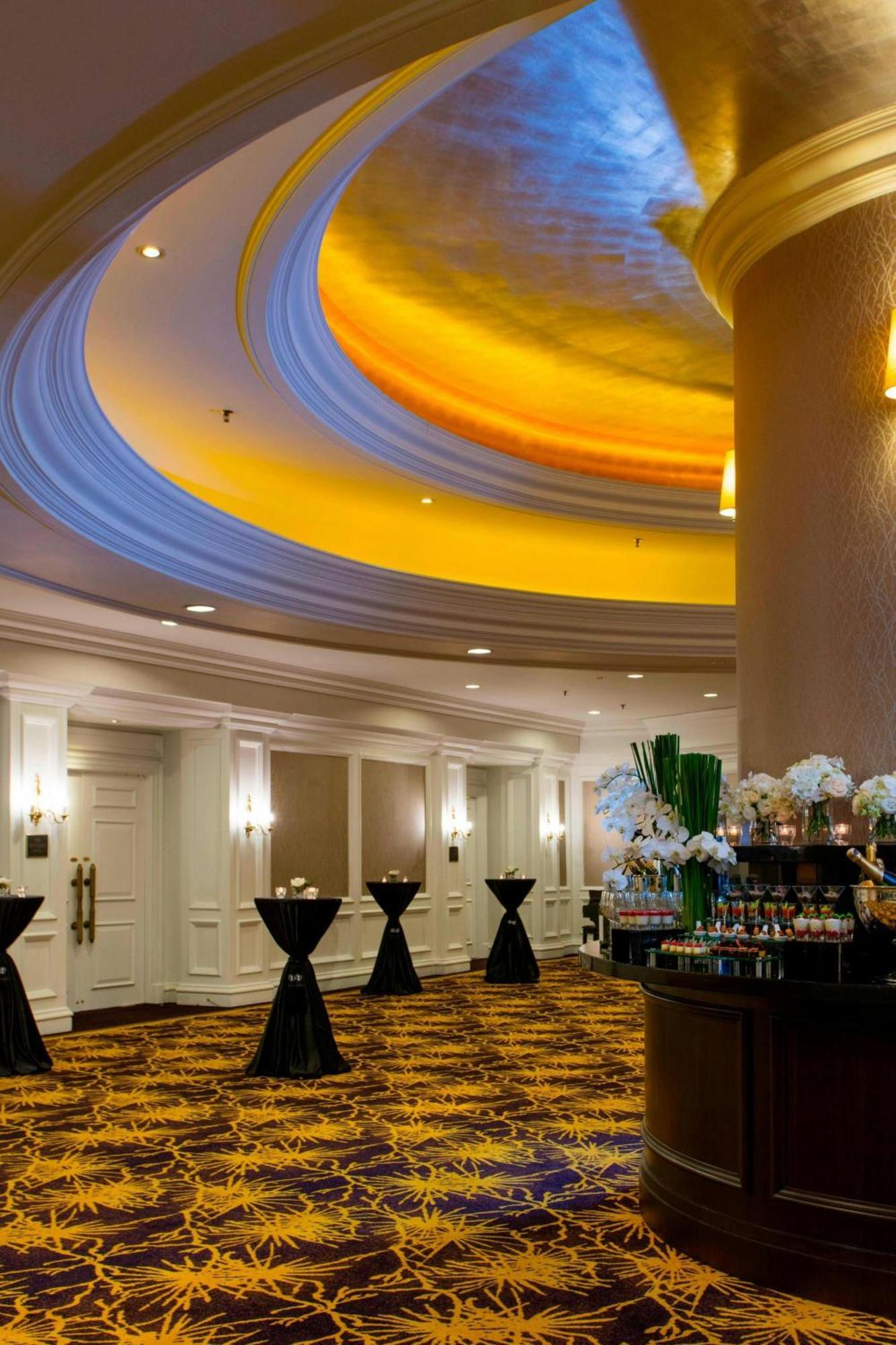 Готель The Ritz-Carlton, Куала-Лумпур Екстер'єр фото The lobby of the hotel