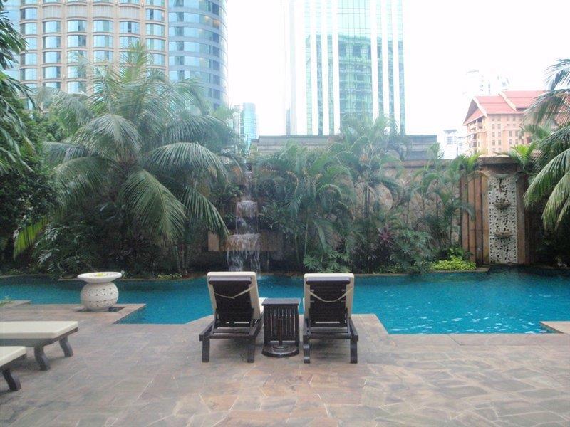 Готель The Ritz-Carlton, Куала-Лумпур Екстер'єр фото The pool at the Shangri-La Hotel, Kuala Lumpur