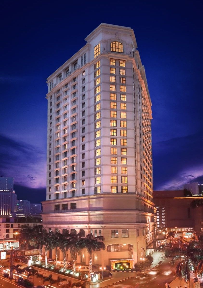 Готель The Ritz-Carlton, Куала-Лумпур Екстер'єр фото The hotel at night