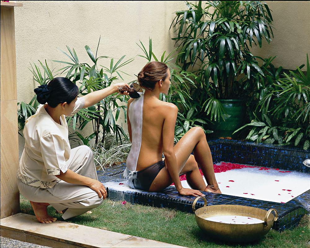 Готель The Ritz-Carlton, Куала-Лумпур Екстер'єр фото A spa treatment